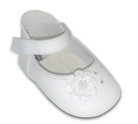 KARELA KIDS BABY GIRLS WHITE LEATHER SHOE WITH FLOWER ACCENT